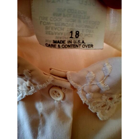 Vintage Cream Button-Up Blouse With Embroidered Lace Collar & Long Sleeves - Picture 12 of 14
